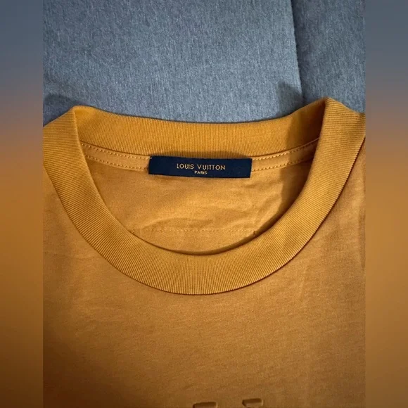 Louis Vuitton Embossed LV T-Shirt - Picture 4 of 9